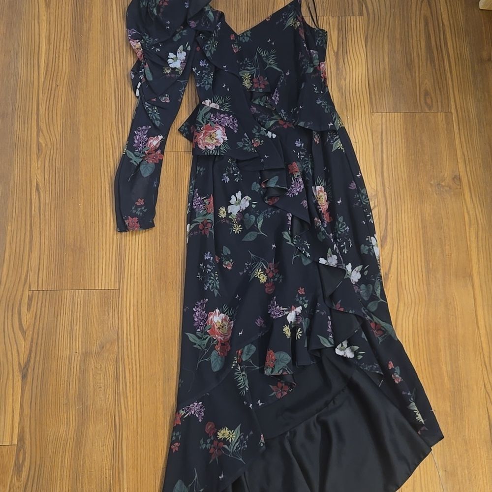 AMUR Pasqualena Cold Shoulder Midi Dress - Picture 8 of 15
